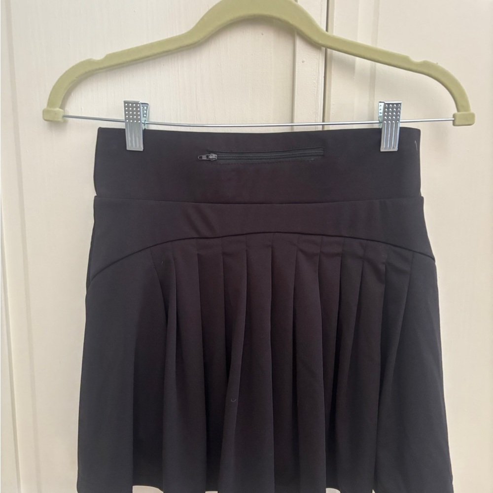 NWOT Black Pleated Skort